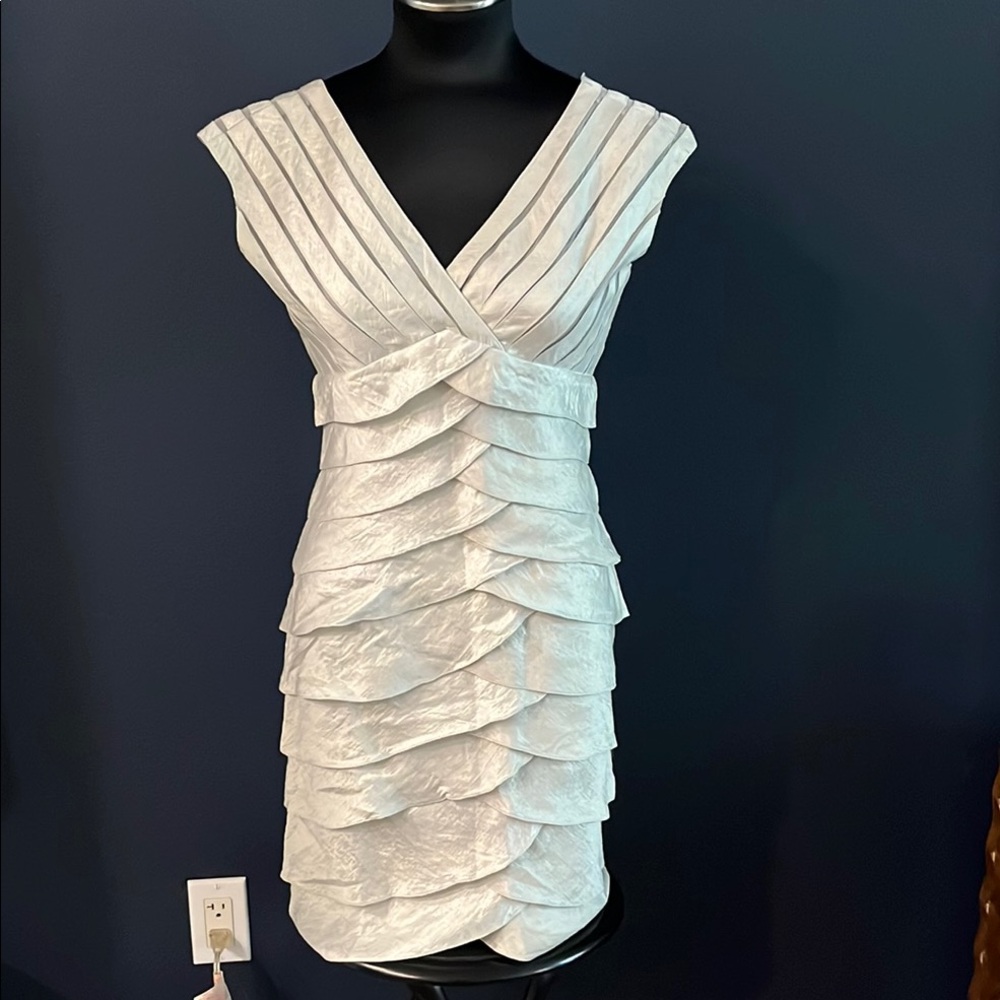 Adrianna Papell Petite V-neck shimmery silver bandage tiered mini dress sz 4P